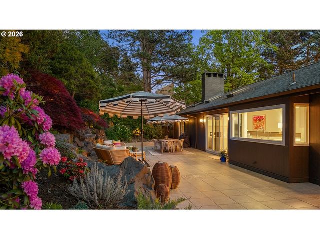 7835 Sw WESTGATE Way, Portland, OR 97225