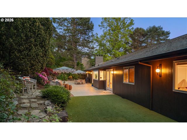 7835 Sw WESTGATE Way, Portland, OR 97225