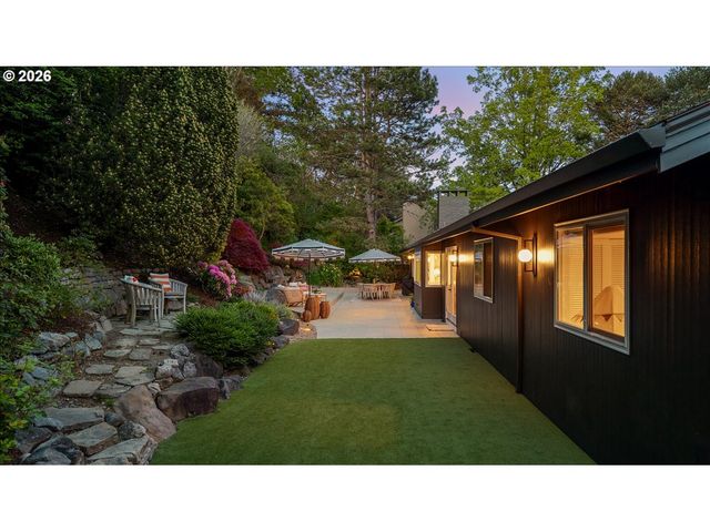 7835 Sw WESTGATE Way, Portland, OR 97225