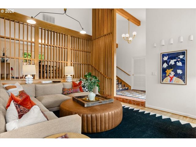 7835 Sw WESTGATE Way, Portland, OR 97225