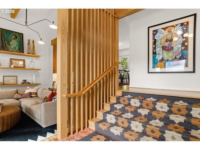 7835 Sw WESTGATE Way, Portland, OR 97225