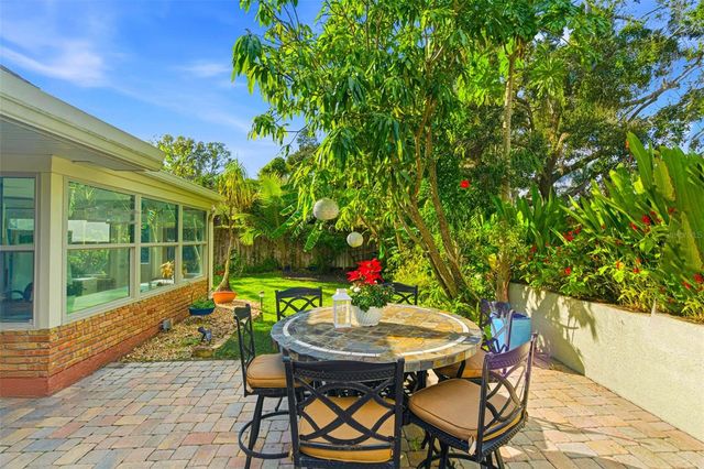 5026 BARROWE DRIVE, Tampa, FL 33624