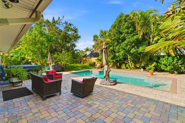 5026 BARROWE DRIVE, Tampa, FL 33624