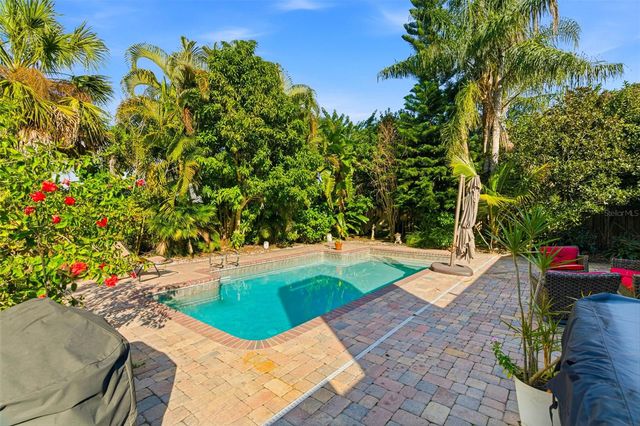 5026 BARROWE DRIVE, Tampa, FL 33624