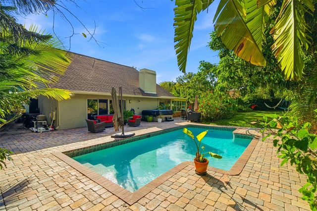 5026 BARROWE DRIVE, Tampa, FL 33624