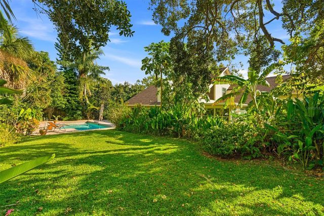 5026 BARROWE DRIVE, Tampa, FL 33624