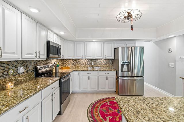 5026 BARROWE DRIVE, Tampa, FL 33624