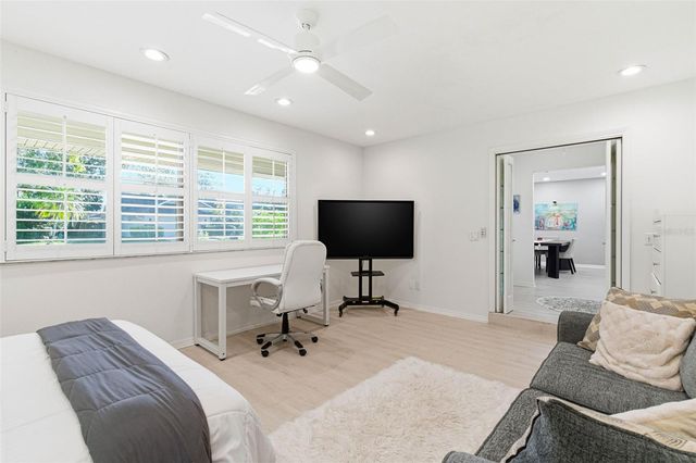 5026 BARROWE DRIVE, Tampa, FL 33624