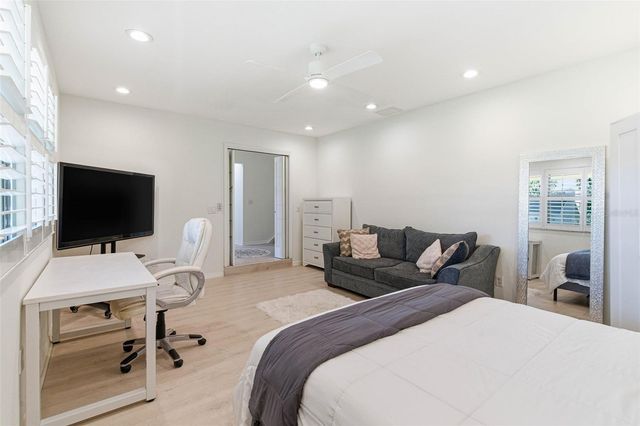 5026 BARROWE DRIVE, Tampa, FL 33624