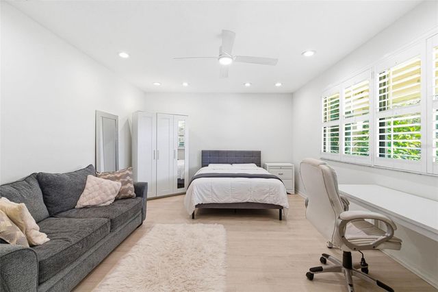 5026 BARROWE DRIVE, Tampa, FL 33624