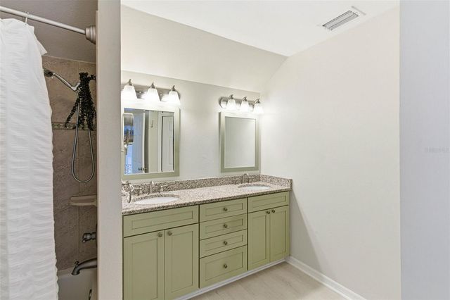 5026 BARROWE DRIVE, Tampa, FL 33624