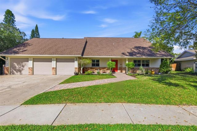 5026 BARROWE DRIVE, Tampa, FL 33624