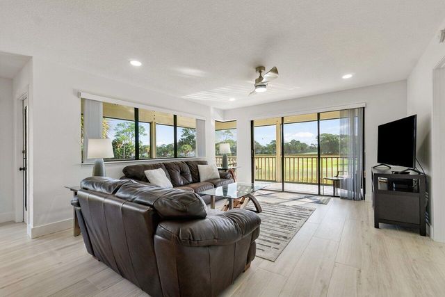 655 Brackenwood Cove, Palm Beach Gardens, FL 33418