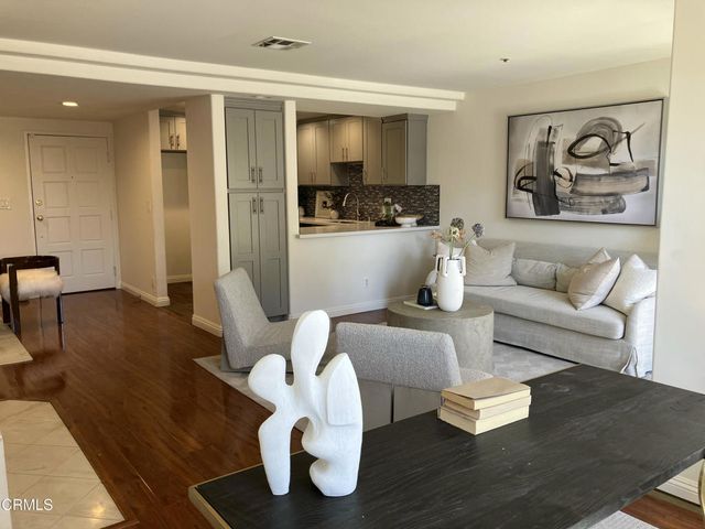 335 S Sierra Madre Boulevard 104A, Pasadena, CA 91107
