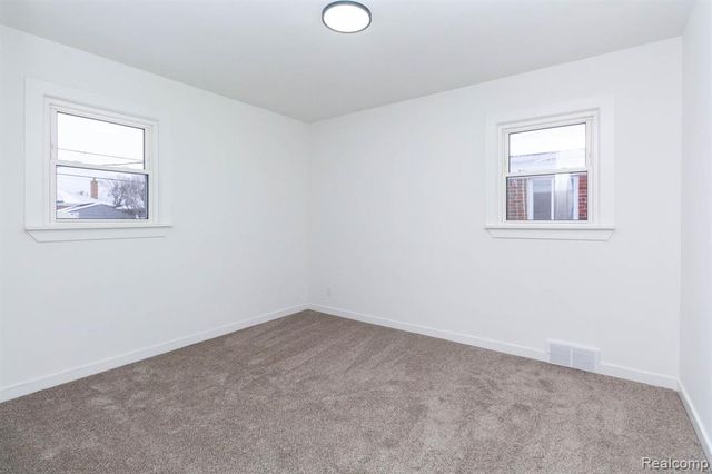 18099 Oak Avenue, Eastpointe, MI 48021