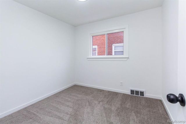 18099 Oak Avenue, Eastpointe, MI 48021