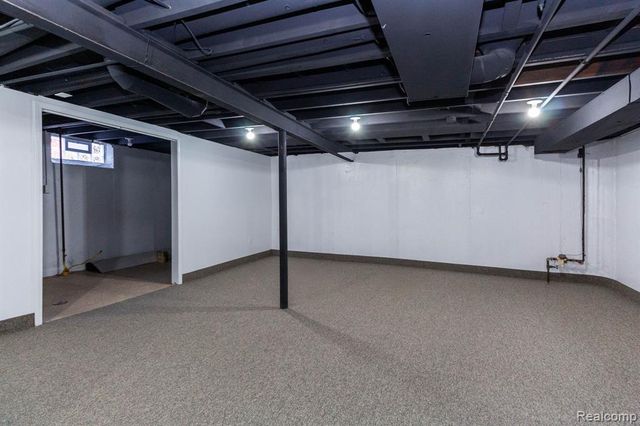 18099 Oak Avenue, Eastpointe, MI 48021