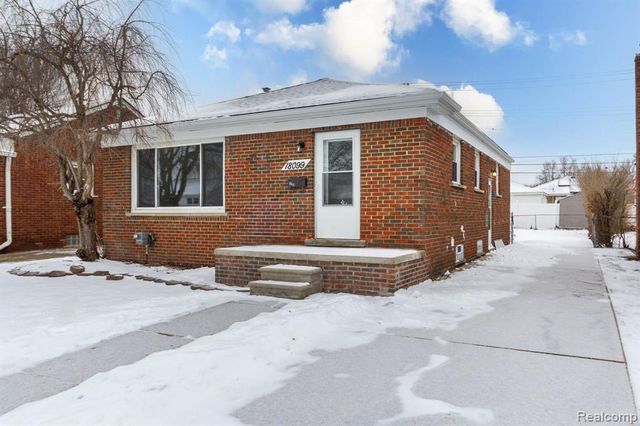 18099 Oak Avenue, Eastpointe, MI 48021
