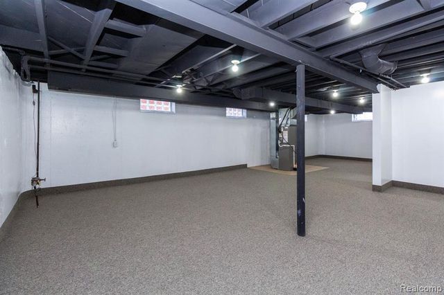 18099 Oak Avenue, Eastpointe, MI 48021