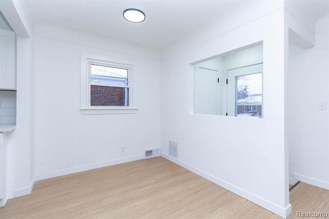 18099 Oak Avenue, Eastpointe, MI 48021