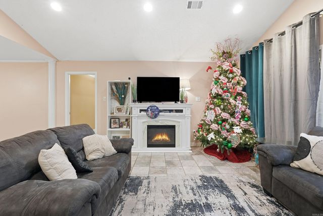 4 Yazoo Cove, Maumelle, AR 72113