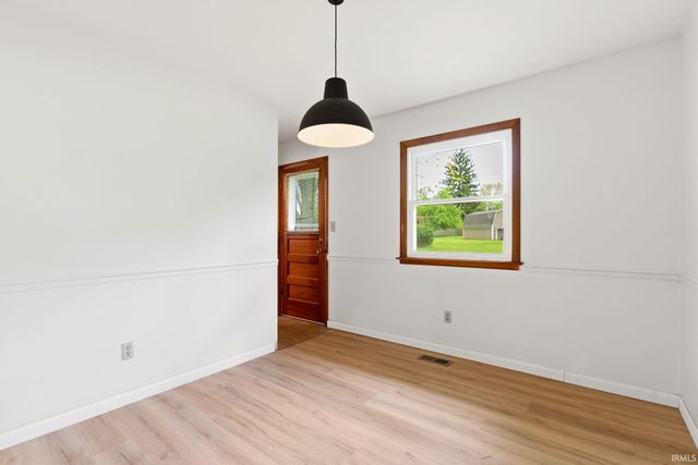 6515 W Hills Road, Fort Wayne, IN 46804