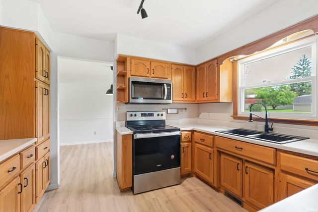 6515 W Hills Road, Fort Wayne, IN 46804
