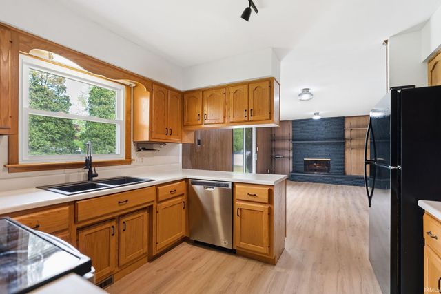 6515 W Hills Road, Fort Wayne, IN 46804