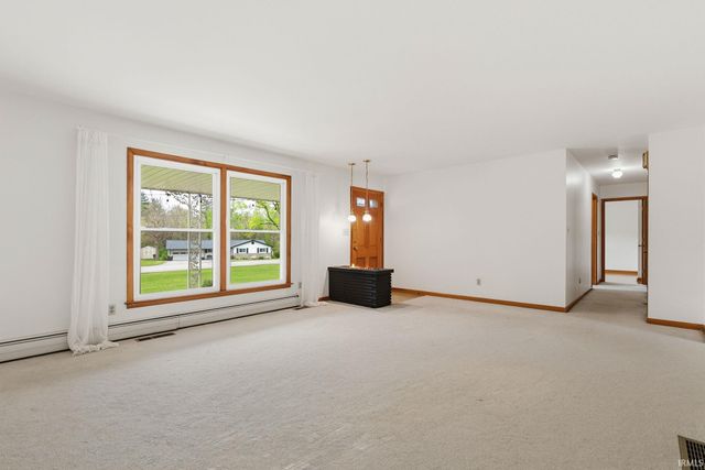 6515 W Hills Road, Fort Wayne, IN 46804