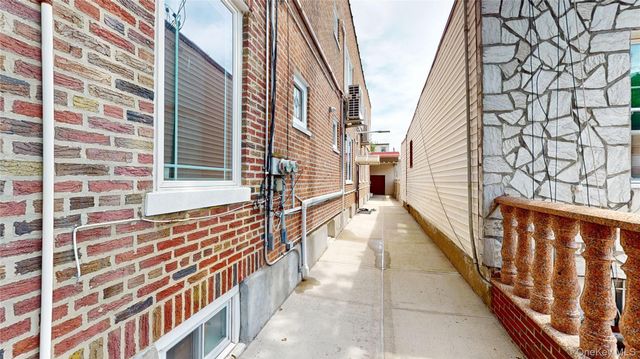 219 Shepherd Avenue, Brooklyn, NY 11208