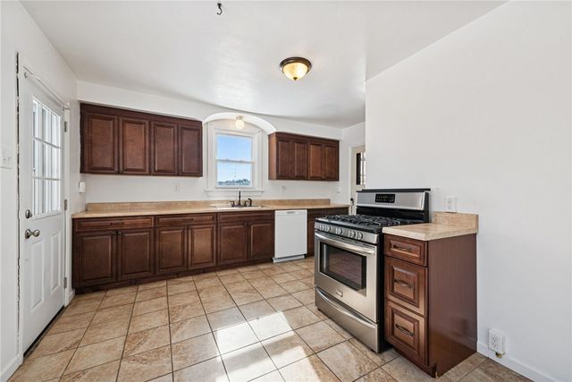 1066 Roup Ave, Brackenridge, PA 15014