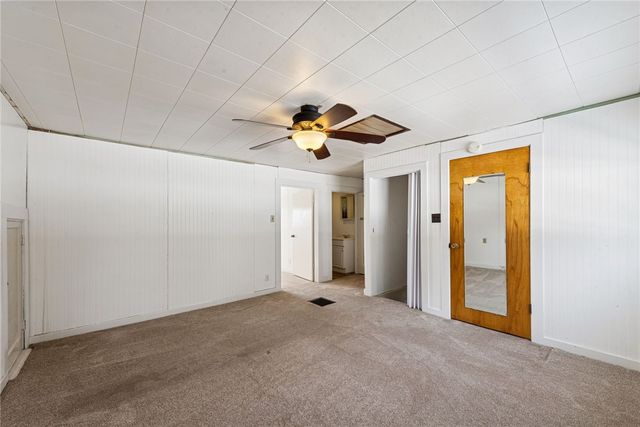 1066 Roup Ave, Brackenridge, PA 15014