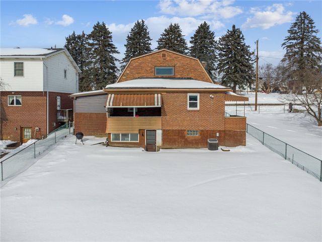 1066 Roup Ave, Brackenridge, PA 15014