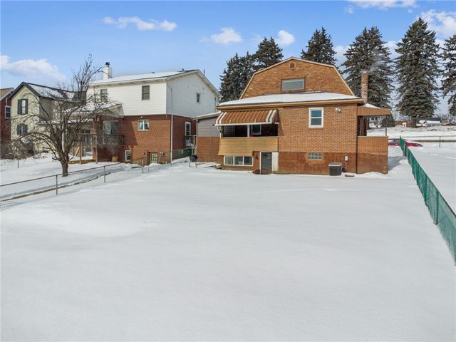 1066 Roup Ave, Brackenridge, PA 15014