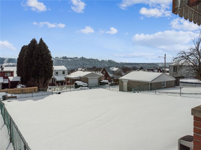 1066 Roup Ave, Brackenridge, PA 15014