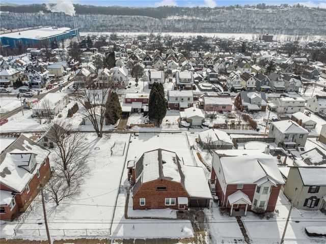 1066 Roup Ave, Brackenridge, PA 15014