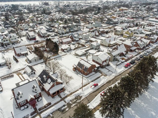 1066 Roup Ave, Brackenridge, PA 15014