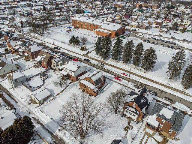 1066 Roup Ave, Brackenridge, PA 15014