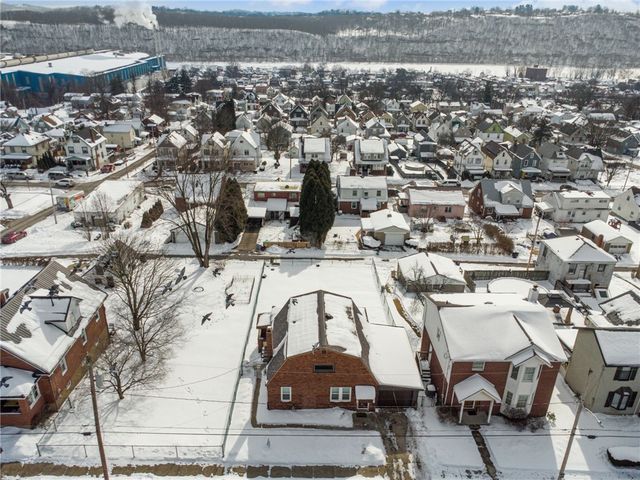 1066 Roup Ave, Brackenridge, PA 15014