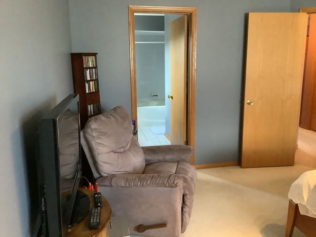 9211 S ROBERTS Road 3D, Hickory Hills, IL 60457