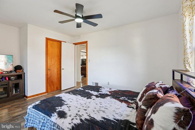 215 PENN ST, Hanover, PA 17331