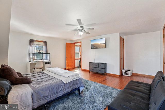 215 PENN ST, Hanover, PA 17331