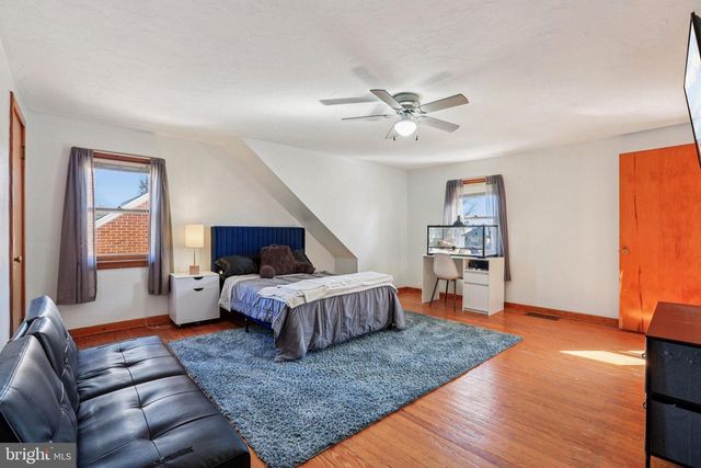 215 PENN ST, Hanover, PA 17331