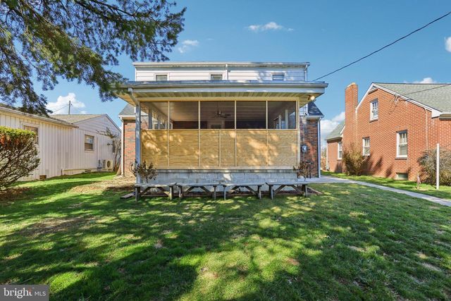 215 PENN ST, Hanover, PA 17331