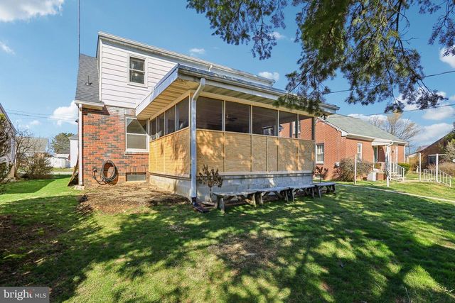 215 PENN ST, Hanover, PA 17331