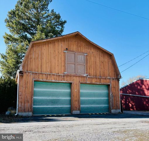 215 PENN ST, Hanover, PA 17331