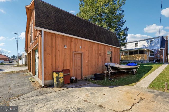 215 PENN ST, Hanover, PA 17331