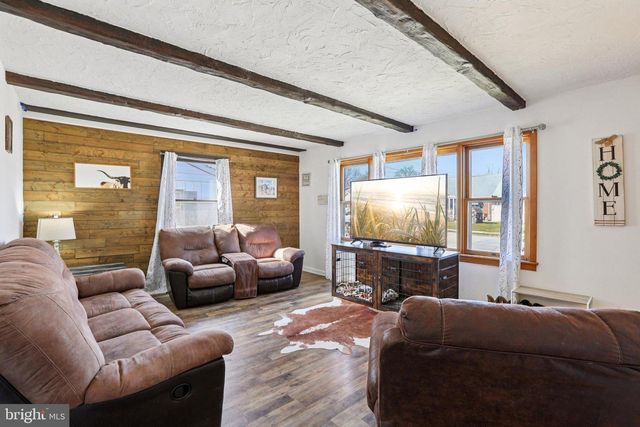 215 PENN ST, Hanover, PA 17331