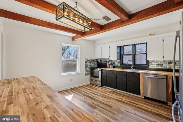 215 PENN ST, Hanover, PA 17331