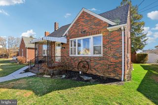 215 PENN ST, Hanover, PA 17331
